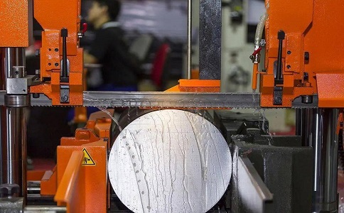 宝安立式金属带锯床切削出现跑带故障解决方法！